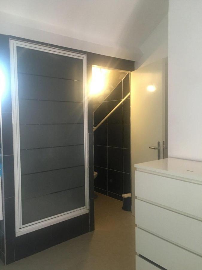 Room Near The Center With Bathroom And Kitchen Brussels Exterior photo